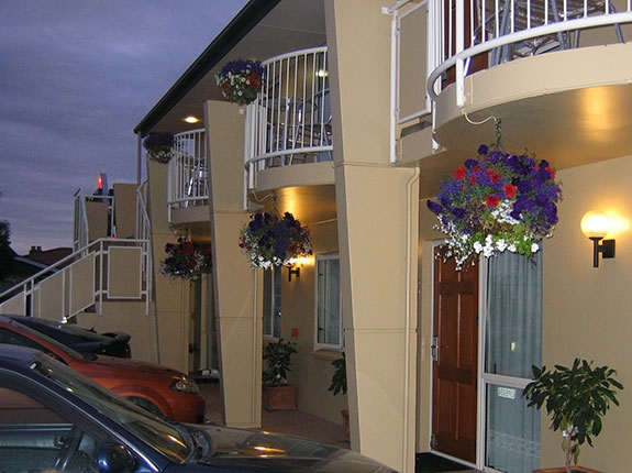 conveniently located motel close to many local attractions and amenities